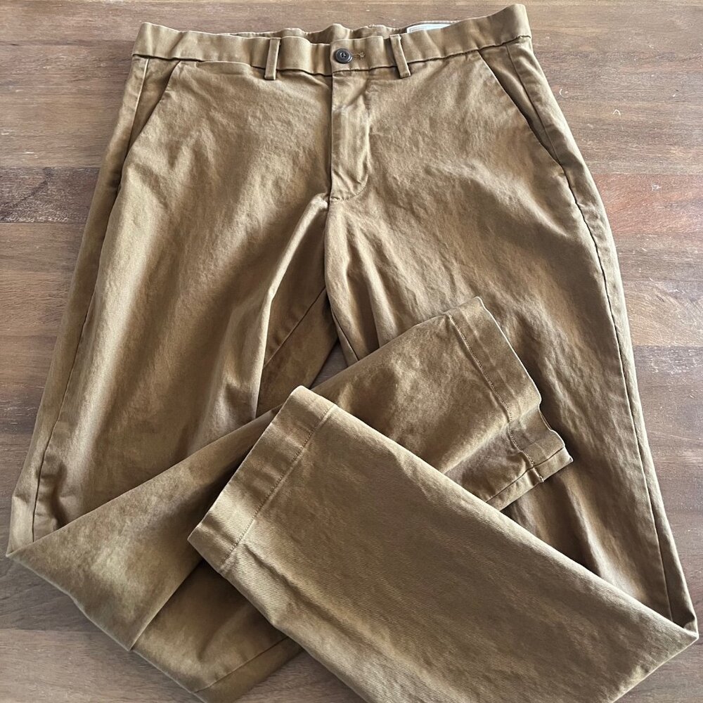 GAP Slim Stretch Modern Khakis in Brown Size 32x30 (True Waist 34" & 28" inseam)